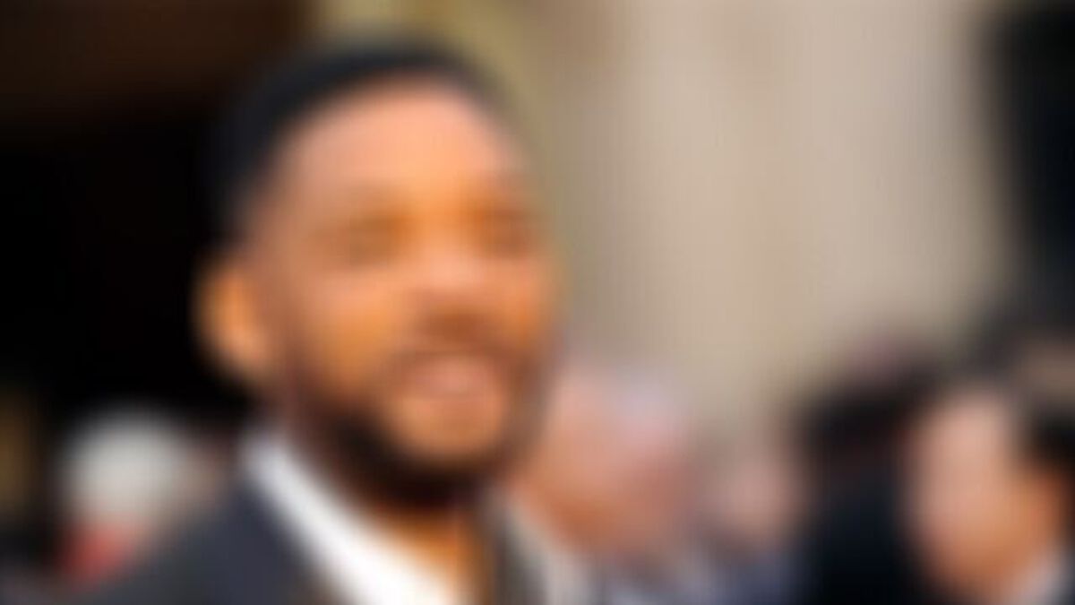 Blurred Celebrity image number null
